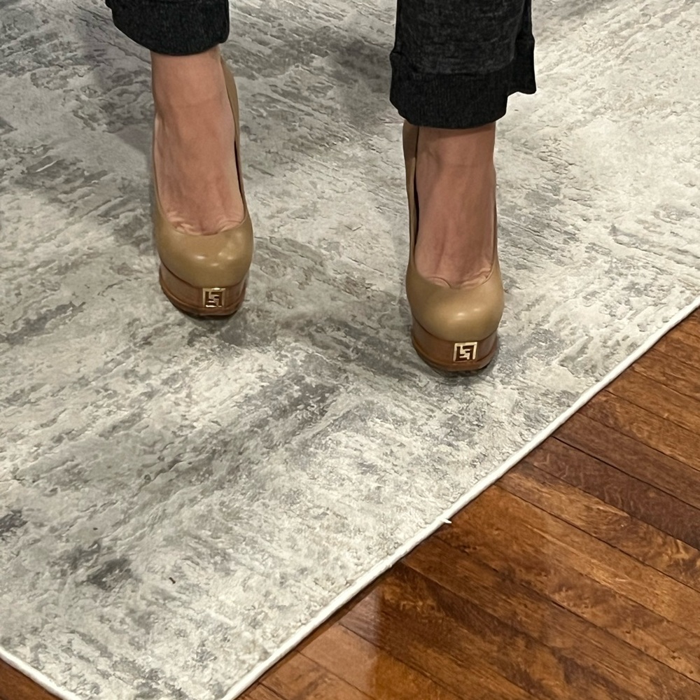 Fendi Nappa Women's Beige Leather Heels - Picture 10 of 14